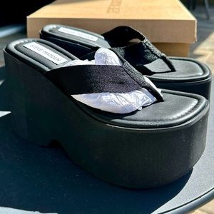 Steve Madden Gwen Size 7 Brand New Sandal Platforms
